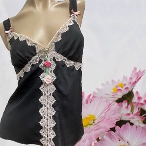 NWOT Betsey Johnson Intimate Cami MEDIUM Black w Ivory Lace Pink Floral